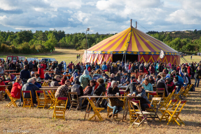 Au Larzac : 7500 activistes préparent la résistance écologiste https://mrmondialisation.org/wp-content/uploads/2023/08/juliencoudsi-5730-convertimage.jpg