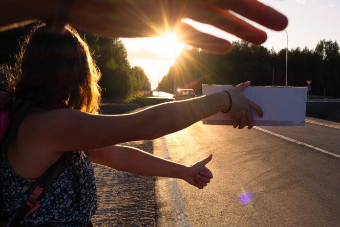 L’auto-stop, ça vaut le coup ? réflexion sur un tourisme responsable