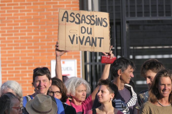 La poursuite des travaux de l’A69 : une aberration juridique totale