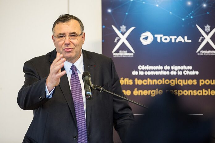 Total : une mafia en costume cravate