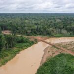 Loggers bridge Tahuamanu river © FENAMAD