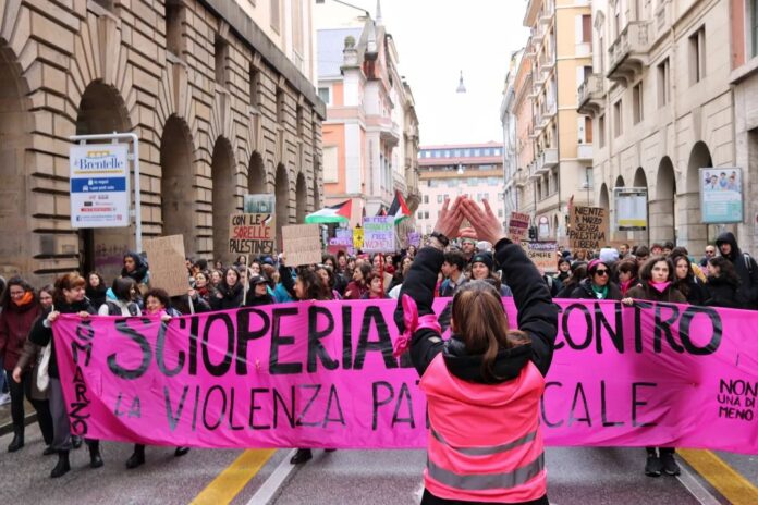 En Italie, des féministes occupent un planning familial abandonné En Italie, des féministes occupent un planning familial