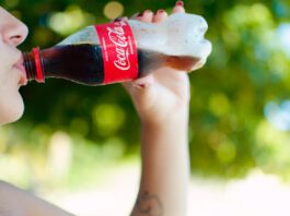 Coca-Cola et Schweppes : des microplastiques dans leurs sodas