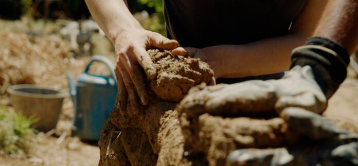 Construire en terre crue : le retour d’une solution d’avenir
