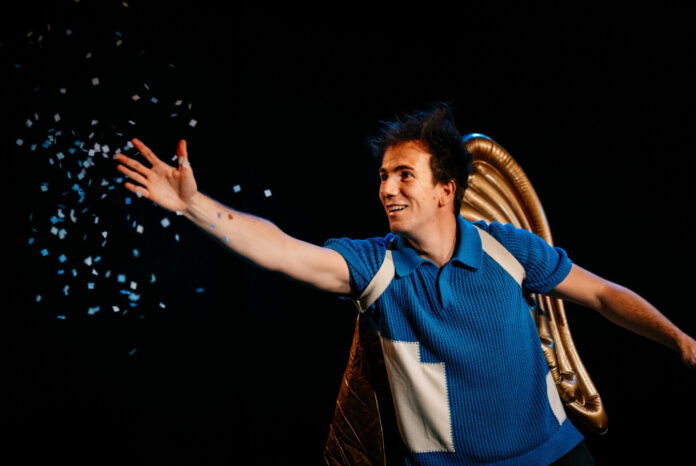 Théâtre : Xavier Guelfi remet l’optimisme au goût du jour Théâtre : Xavier Guelfi remet l'optimisme au goût du jour