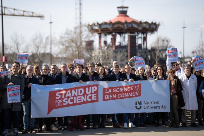 Les scientifiques français se mobilisent contre Trump Les scientifiques français se mobilisent contre Trump