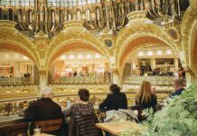 Ces pays riches qui détruisent la biodiversité des pays du Sud Contre l'isolement social, un infirmier photographie et tend le micro