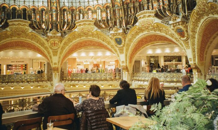 Ces pays riches qui détruisent la biodiversité des pays du Sud Contre l'isolement social, un infirmier photographie et tend le micro