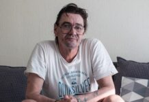 Contre l’isolement social, un infirmier photographie et tend le micro Contre l'isolement social, un infirmier photographie et tend le micro