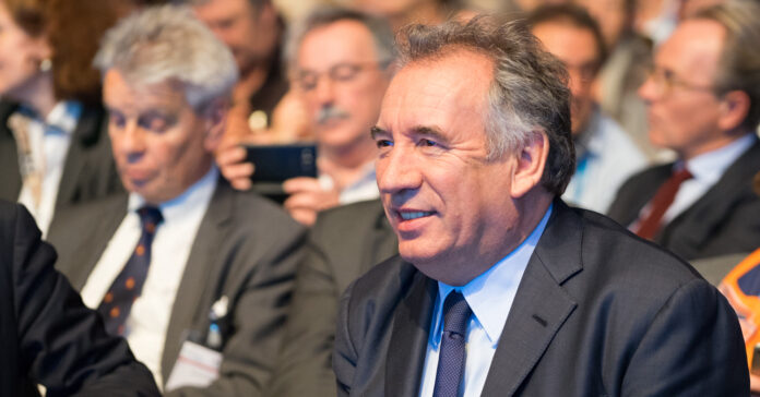 Austérité, mégalithes et pluies torrentielles : les 10 actus à ne pas manquer cette semaine