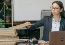 Non, la dette ne vient pas d’un excès de bureaucratie Non, la dette ne vient pas d'un excès de bureaucratie