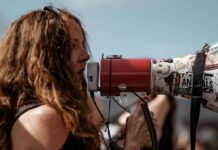 Burn-out militant : ces activistes qui s’épuisent en silence Burn-out militant : ces activistes qui s'épuisent en silence