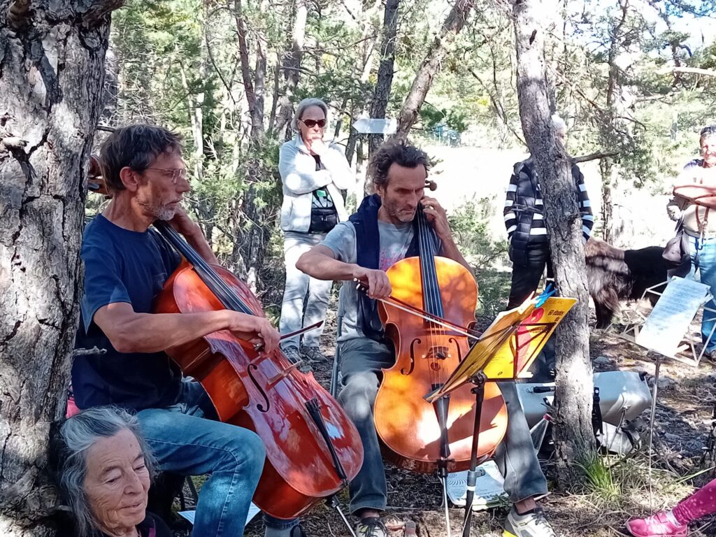 Avec toutes autorisations - Serigons terres vivantes 