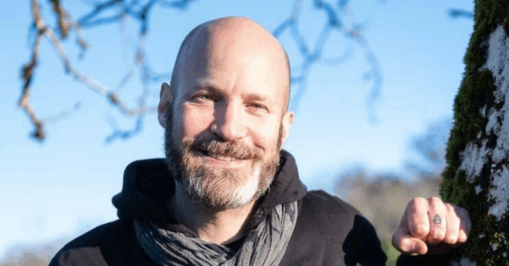 Jean Christophe Anna, et son beau tatouage anarchiste. Avec toutes autorisations. 