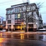 Le bâtiment de l&rsquo;Agence de recherche Internet, surnommé l&rsquo;usine à trolls russe, est situé au 55 rue Savushkina à Saint-Pétersbourg, en Russie.