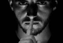 « Je me suis trompé » : confession d’un complotiste repenti Confession d'un influenceur complotiste repenti