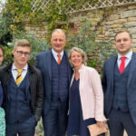 La famille Guy-Mathon presque au complet : Aliénor Charbonnier, Paul-Eloi Guy, Lionel Guy, Blandine Guy, Calixte Guy. / Crédits : Captures d&rsquo;écran Instagram