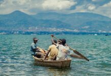 À Bujumbura, ces déchets qui intoxiquent le lac Tanganyika À Bujumbura, ces déchets qui intoxiquent le lac Tanganyika