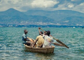 À Bujumbura, ces déchets qui intoxiquent le lac Tanganyika À Bujumbura, ces déchets qui intoxiquent le lac Tanganyika