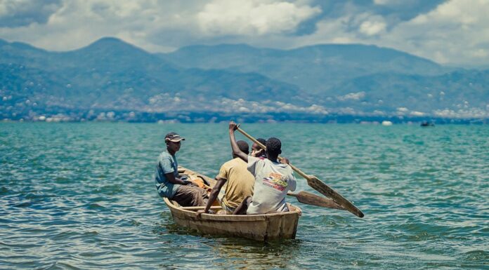 À Bujumbura, ces déchets qui intoxiquent le lac Tanganyika À Bujumbura, ces déchets qui intoxiquent le lac Tanganyika