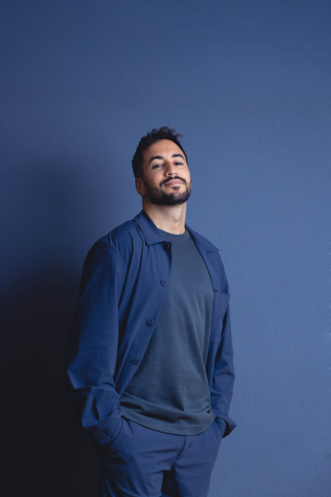 Akim Omiri fait entendre sa voix tous les lundis sur Radio Nova ©Raphaël Liot