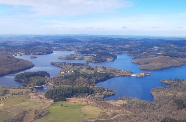 Porcherie industrielle à Vassivière : menace sur les lacs, les habitant·es et leurs activités Porcherie industrielle à Vassivière : menace sur les lacs, les habitant·es et leurs activités