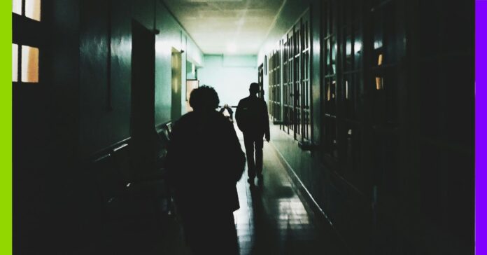 « Ils vont le bousiller » : une mère alerte sur la prise en charge psychiatrique de son fils autiste « Ils vont le bousiller » : une mère alerte sur la prise en charge psychiatrique de son fils autiste