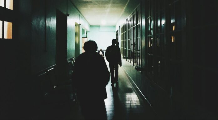 « Ils vont le bousiller » : une mère alerte sur la prise en charge psychiatrique de son fils autiste « Ils vont le bousiller » : une mère alerte sur la prise en charge psychiatrique de son fils autiste