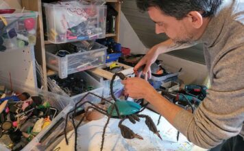 En Bretagne, un artiste redonne vie à nos déchets En Bretagne, un artiste redonne vie à nos déchets