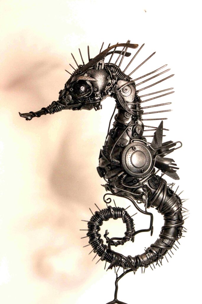 Un hippocampe entièrement conçu à partir de déchets du quotidien ©Vortex Récupart