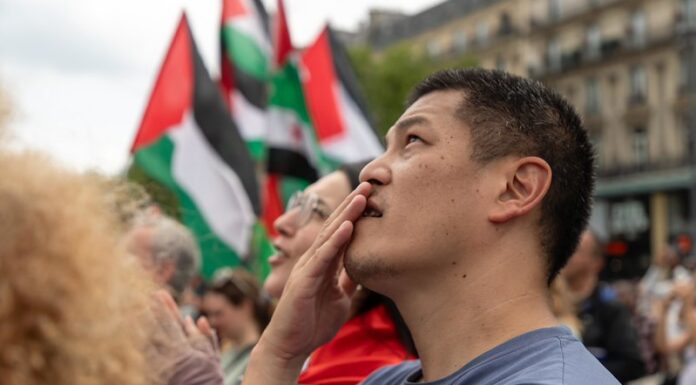 Action d’XR pour la Palestine : retour sur un épisode de violences policières Action d’XR pour la Palestine : retour sur un épisode de violences policières