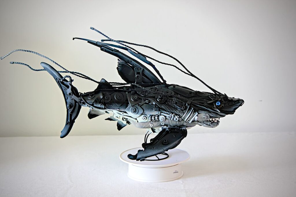 Un Megalodon tout en objets cassés ! ©Vortex Récupart