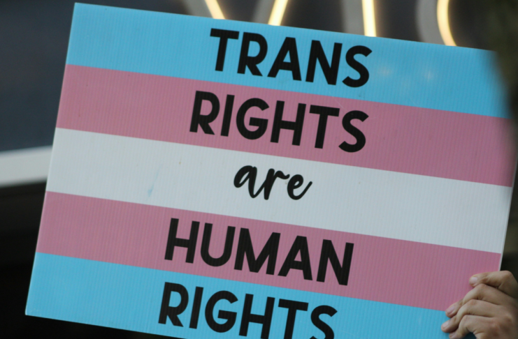 Transphobie, Bolivie et fraude : les 10 actus de la semaine