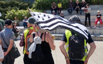 Bretagne : des centaines de personnes se mobilisent contre l’offensive minière En Bretagne, des centaines de personnes se mobilisent contre l’offensive minière