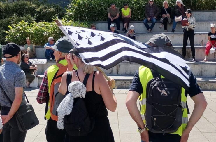 Bretagne : des centaines de personnes se mobilisent contre l’offensive minière En Bretagne, des centaines de personnes se mobilisent contre l’offensive minière
