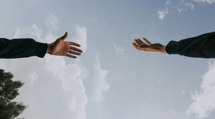 L’angle mort des « safe places » : quand les espaces d’entraide deviennent des lieux de souffrance L'angle mort des « safe places » : quand les espaces d'entraide deviennent des lieux de souffrance
