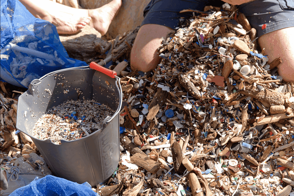 Sur les plages corses, la pollution plastique fait des ravages... ©Mare Vivu