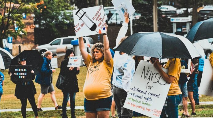 Big Pharma, liberté individuelle, nature… Les arguments du mouvement « antivax » Big Pharma, liberté individuelle, nature : les arguments du mouvement « antivax »