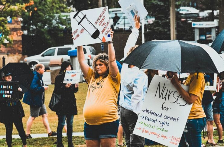 Big Pharma, liberté individuelle, nature… Les arguments du mouvement « antivax » Big Pharma, liberté individuelle, nature : les arguments du mouvement « antivax »