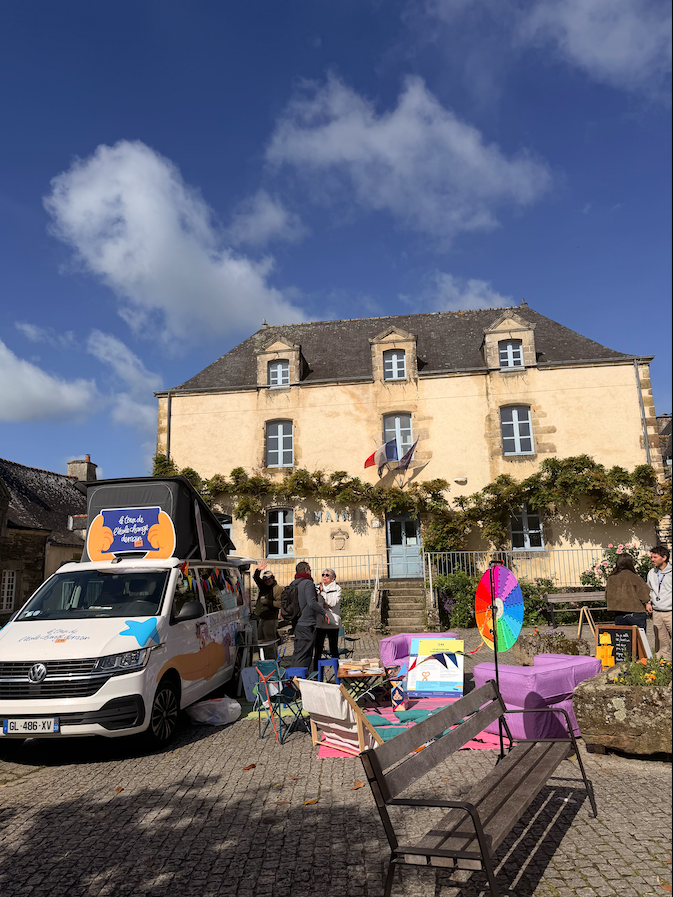 Le van d'Emma et Tom s'est rendu dans de petites communes rurales comme dans de grandes agglomérations.