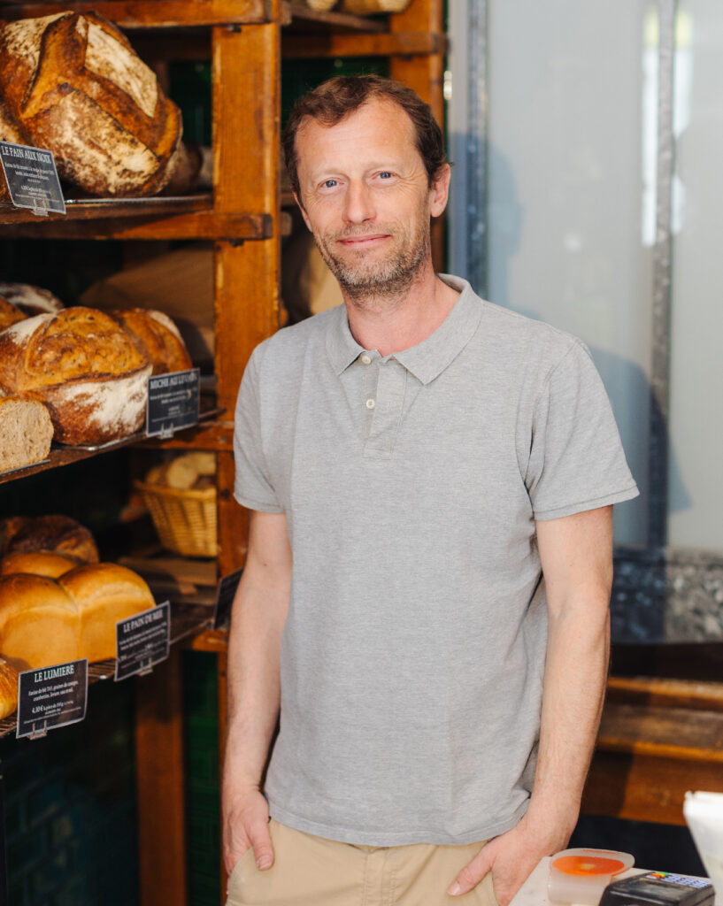Le boulanger et maître-artisan Julien Poilâne dans sa boutique Ô Le Pain, à Lyon.