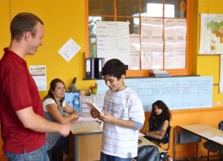 Présidentielles 2027 : cinq scénarios de l’UNICEF et VersLeHaut pour réinvestir dans l’École Présidentielles 2027 : cinq scénarios de l’UNICEF et VersLeHaut pour réinvestir dans l’École