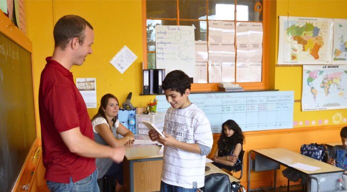 Présidentielles 2027 : cinq scénarios de l’UNICEF et VersLeHaut pour réinvestir dans l’École Présidentielles 2027 : cinq scénarios de l’UNICEF et VersLeHaut pour réinvestir dans l’École