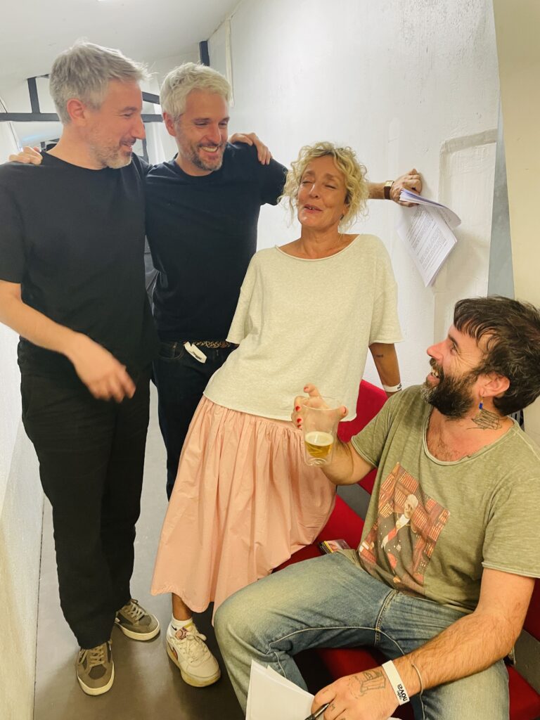 De gauche à droite : Guillaume Meurice, Pierre-Emmanuel Barré, Juliette Arnaud et Aymeric Lompret ©Mr Mondialisation