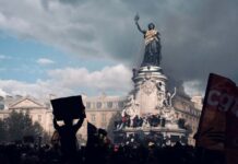 17 octobre : « Au chaos orchestré par l’État policier, le peuple répond par la solidarité » 17 octobre : « au chaos orchestré par l’État policier, j'ai vu le peuple répondre par la solidarité »