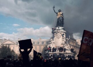 17 octobre : « Au chaos orchestré par l’État policier, le peuple répond par la solidarité » 17 octobre : « au chaos orchestré par l’État policier, j'ai vu le peuple répondre par la solidarité »