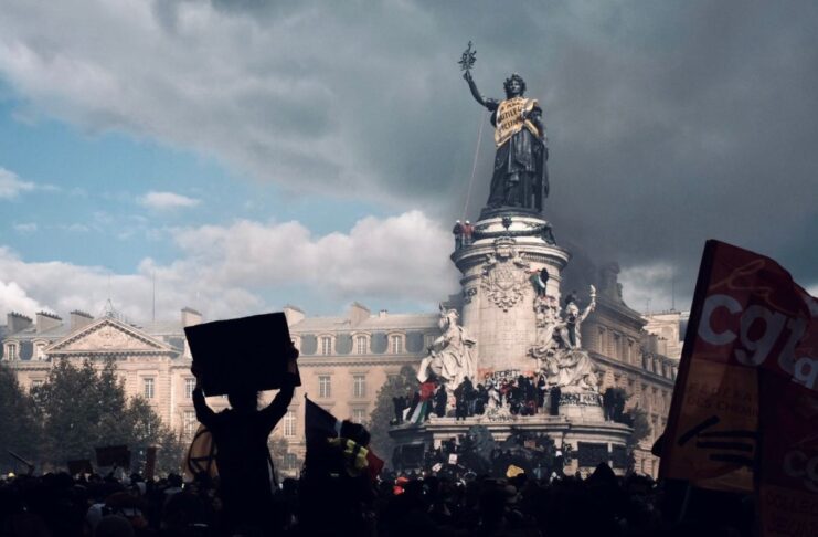 17 octobre : « Au chaos orchestré par l’État policier, le peuple répond par la solidarité » 17 octobre : « au chaos orchestré par l’État policier, j'ai vu le peuple répondre par la solidarité »