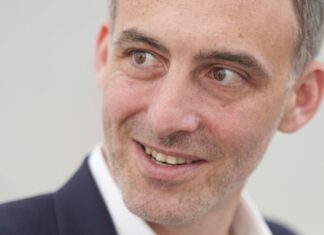 5 signes que Raphaël Glucksmann est la nouvelle vitrine du macronisme 5 signes que Raphaël Glucksmann est la nouvelle vitrine du macronisme