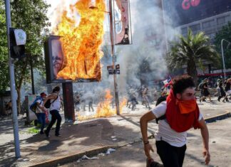 Du Chili à la France : quand la répression embrase la révolte lycéenne Du Chili à la France : quand la répression embrase la révolte lycéenne