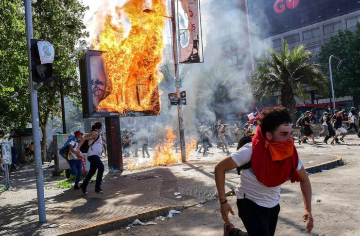 Du Chili à la France : quand la répression embrase la révolte lycéenne Du Chili à la France : quand la répression embrase la révolte lycéenne